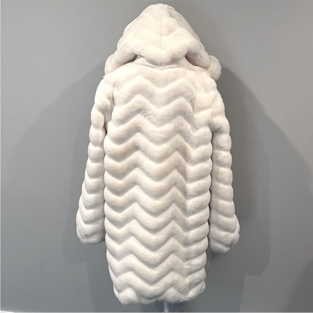 GALLERY Grooved Faux Fur Hooded Jacket - Picture 10 of 13